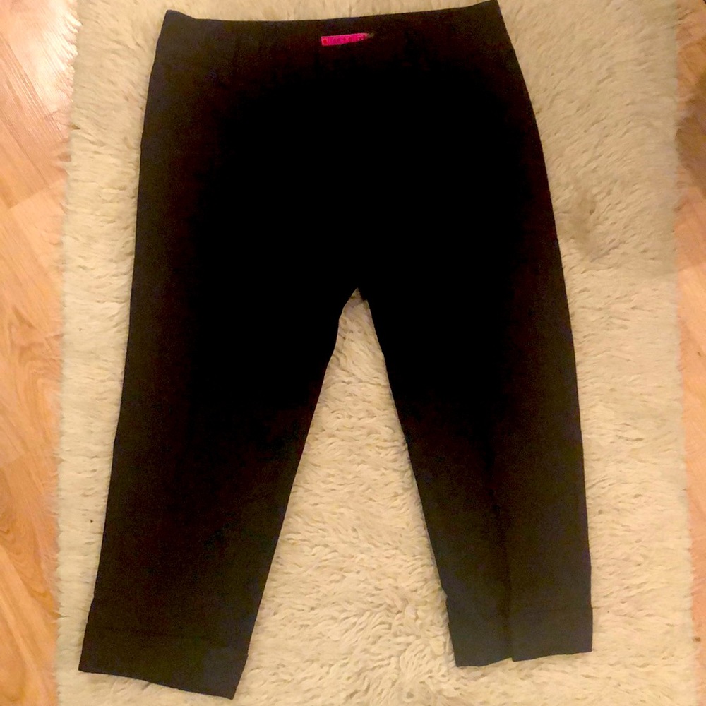 3/$25! Alice & Olivia Cuffed Capri Pants
